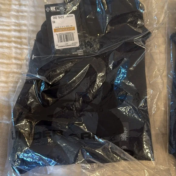 Lot of 2 NWT Under Armour Navy and black v neck tech t shirts. Short sleeve - Picture 2 of 5